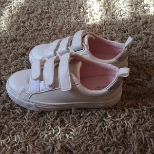Girls shoes